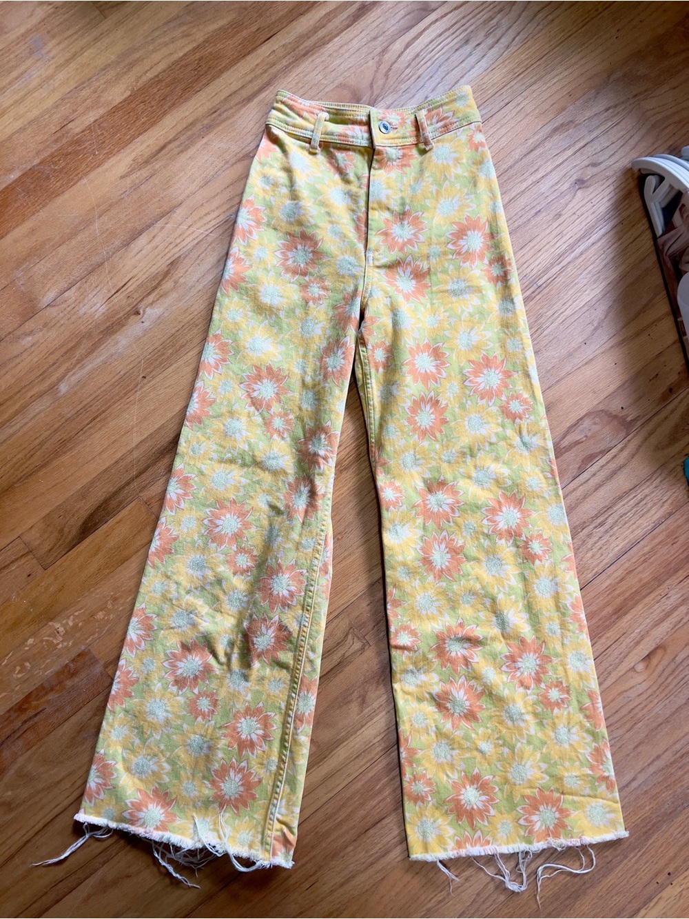 Zara flower print denim size 0 mid high-rise jeans